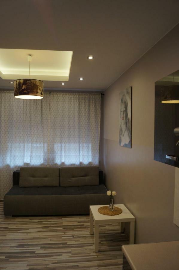 Red Apartament